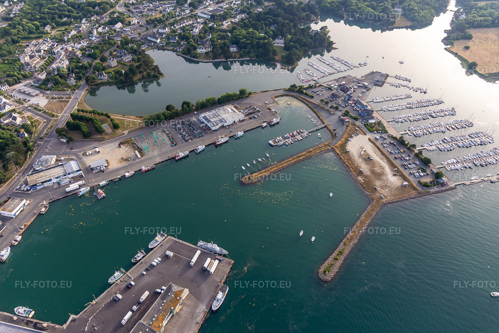 Vue aérienne: Marina - Port de Plaisance à Loctudy dans le département Finistère, France – .Photo: IMG_132506.jpg prise le 17/06/2022 par Werner Riehm/FLY-FOTO.eu – Résolution de l'original: 5472 x 3648 px – Guide du Port - Services aux plaisanciers en Bretagne