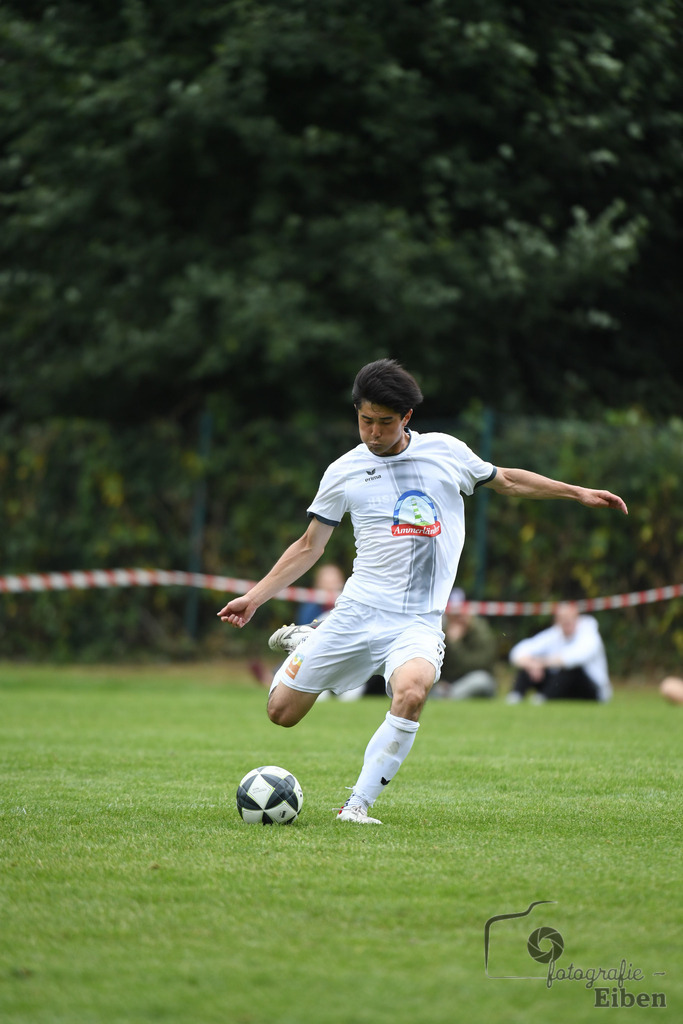 Sport-Duwe Cup | Sport-Duwe Cup Oldenburg; SSV Jeddenloh (weiß)-VFB Oldenburg (blau) am 05.07.2025 in Oldenburg (Sportanlage TuS Eversten), Photo: Philip Eiben 2025 - Realisiert mit Pictrs.com