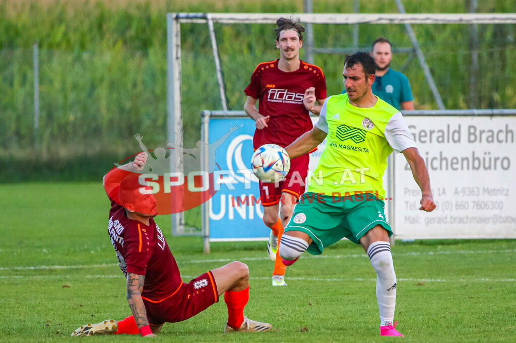 ASKÖ Wölfnitz - WSG Radenthein 2-2, Unterliga West | Miljan Urosevic (WSG Radenthein #21) Günther Hubmann (ASKÖ Wölfnitz #8) Michael Kolbitsch (ASKÖ Wölfnitz #7) ASKÖ Wölfnitz - WSG Radenthein 2-2 am 20.08.2023 in Wölfnitz
(Sportplatz), Austria, (Photo by Ernst Krawagner sport-fan.at) - Realisiert mit Pictrs.com