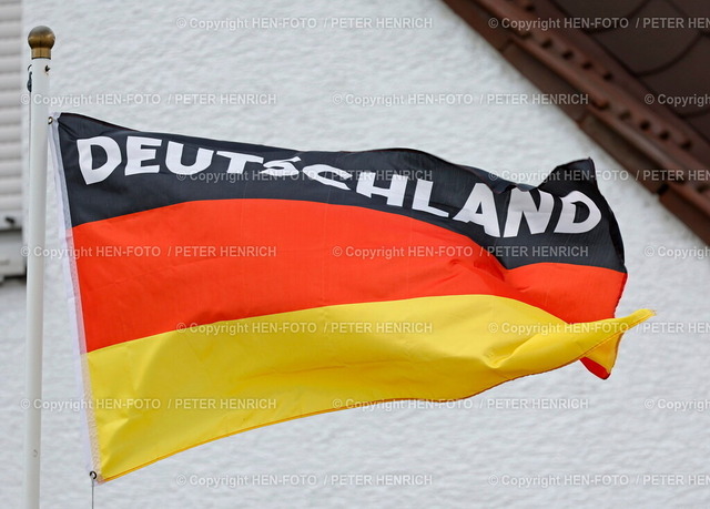 20240704-9260-fahnen-em2024-HEN-FOTO | 04.07.2024 Vorschau Länderspiel 5.7.2024 Deutschland - Spanien Fussball Europameisterschaft 2024 deutsche spanische Fahnen Flaggen (Foto: Peter Henrich) - Realisiert mit Pictrs.com