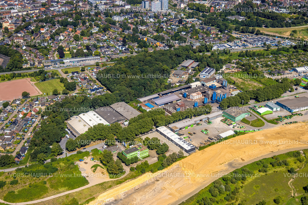 Wesel240802123 | Luftbild, Gewerbegebiet Am Lippeglacis mit Mineralmahlwerk C. Welsch GmbH, am Lippemündungsraum mit Baustelle, Fluss Lippe und Naturschutzgebiet NSG, Wesel, Ruhrgebiet, Niederrhein, Nordrhein-Westfalen, Deutschland