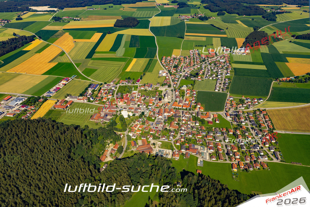 Aktuelles Luftbild von  Palling - Die Luftaufnahme wurde 2022 mittels UL-Flugzeug erstellt ( keine Drohne ) - hochauflösende Kamera-Systeme von  Canon -Beste Qualität - Für grossformatige Ausdrucke geeignet. Die Geschenkidee !