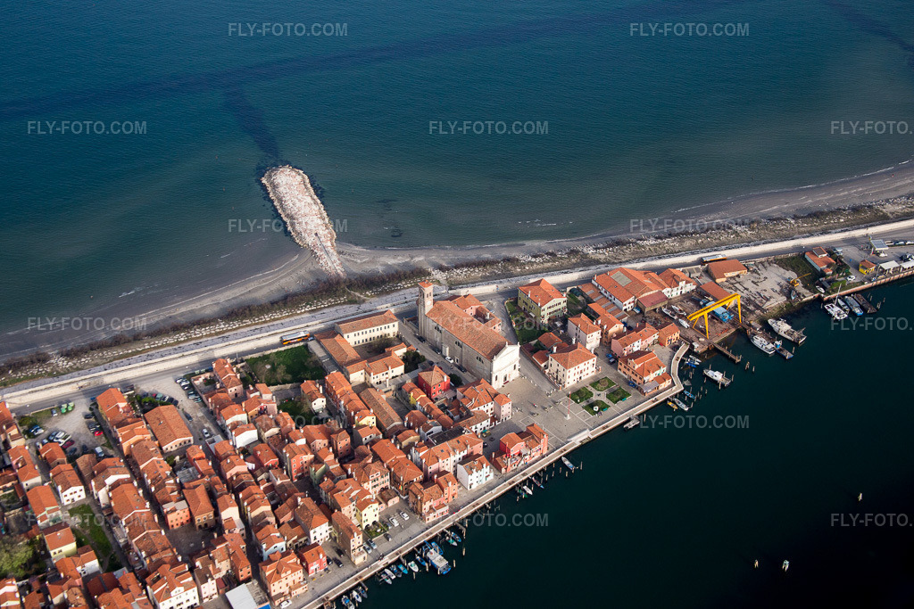 Aerial view: View of the Mediterranean coast in San Vito in Venedig in the state Veneto, Italy.Photo: IMG_087562.jpg taken on 04/06/2016 by Werner Riehm/FLY-FOTO.comResolution of the original: 5472 x 3648 px