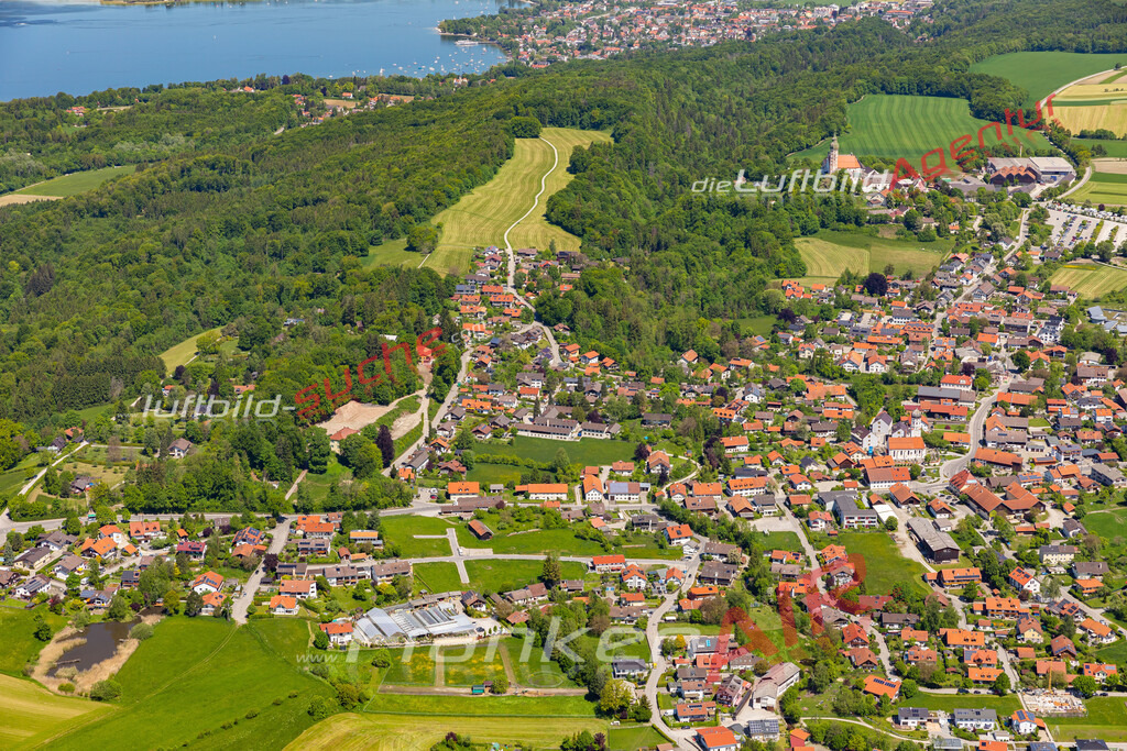 Aktuelles Luftbild von  Andechs - Die Luftaufnahme wurde 2021 mittels UL-Flugzeug erstellt ( keine Drohne ) - hochauflösende Kamera-Systeme von  Canon -Beste Qualität - Für grossformatige Ausdrucke geeignet. Die Geschenkidee !