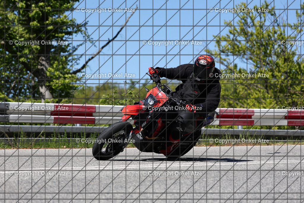 IMG_9889 | Fotograf am Kyffhäuser. Onkel Atze. Kyffhäuser Rennstrecke. Café36. Motorsportfotografie. - Realisiert mit Pictrs.com