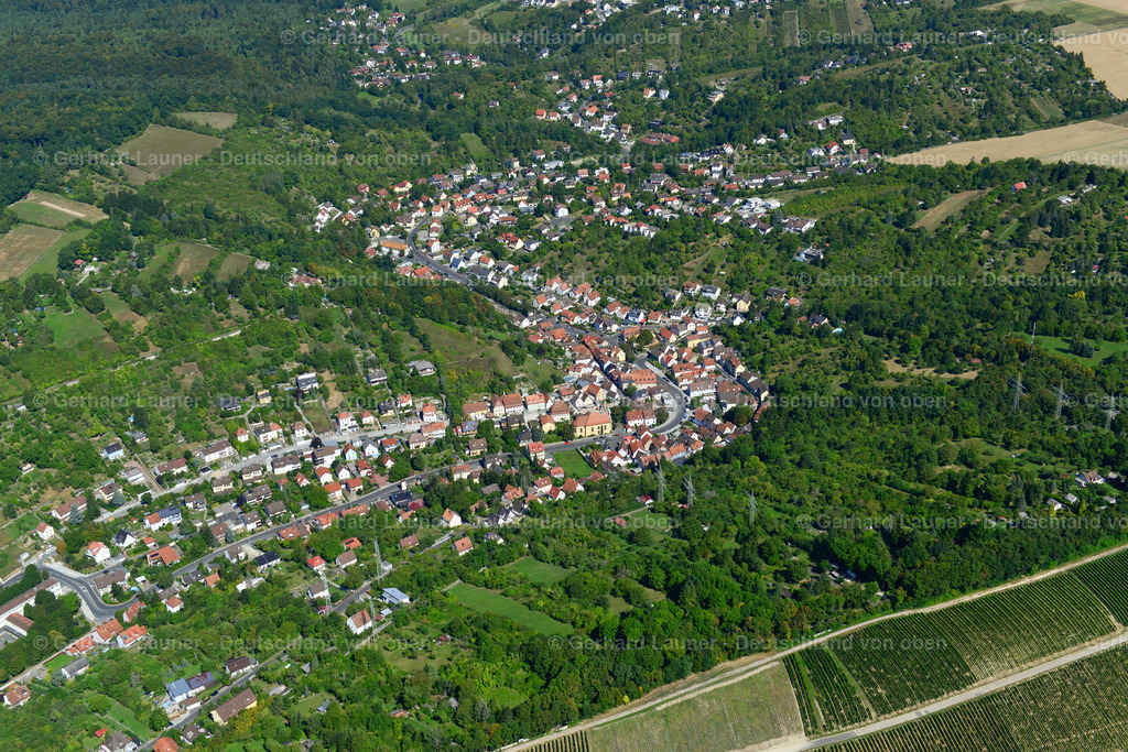 3650006 | UNTERDüRRBACH 31.08.2016 Stadtgebiet mit von Wald- und Forstflächen umsäumten Außenbezirken und Innenstadtbereich in Unterdürrbach im Bundesland Bayern, Deutschland // Urban area with outskirts and inner city area surrounded by woodland and forest areas in Unterdürrbach in the state Bavaria, Germany Foto: Gerhard Launer