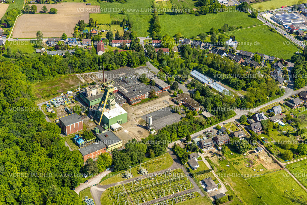 Bottrop230509819Kirchhellen | Luftbild, Ehem. Bergwerk Prosper IV Schacht 9, Container Flüchtlingsunterkunft an Schacht 9, Parkplatz an der Fernewaldstraße in Grafenwald, Kirchhellen-Süd, Bottrop, Ruhrgebiet, Nordrhein-Westfalen, Deutschland
