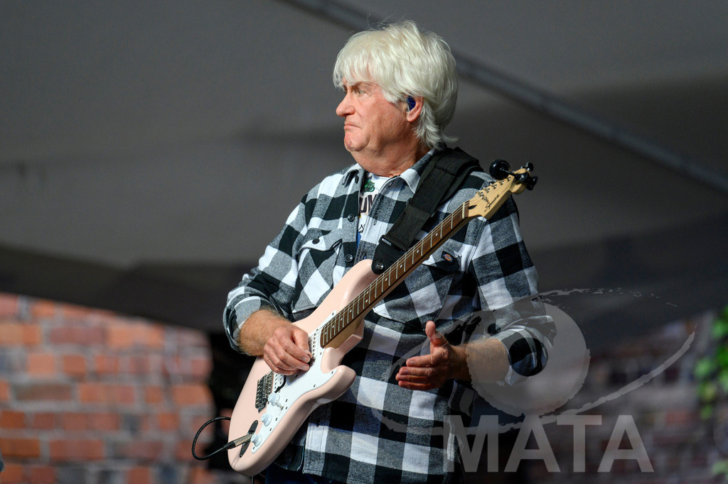 _DWA2640 | John Lees von John Lees' Barclay James Harvest live bei einem Konzert in Serenadenhof Nürnberg, 01.07.2023 - Realisiert mit Pictrs.com