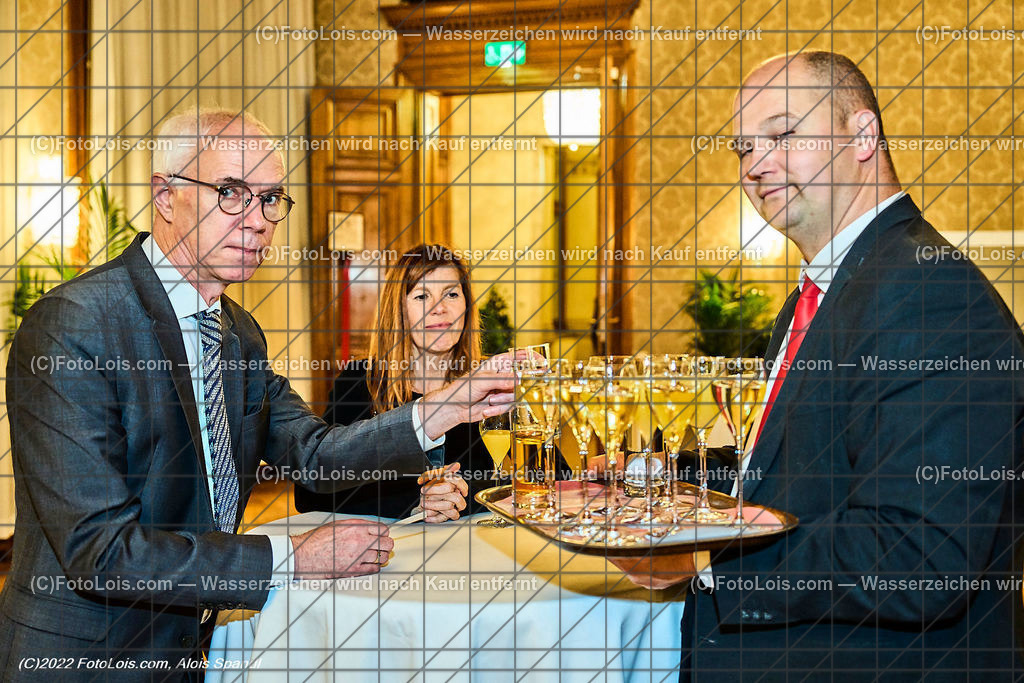 ALP3788_CHOPIN-Gesellschaft_Jubilaeum_Service | (C)FotoLois.com, Alois Spandl, Festveranstaltung '70 Jahre internationale CHOPIN-Gesellschaft in Wien' mit Einladung durch den Bürgermeister der Bundeshauptstadt Wien, Dr. Michael Ludwig (vertreten durch Mag. Thomas Reindl), Wappensaal des Wiener Rathauses, Sa 29. Oktober 2022.