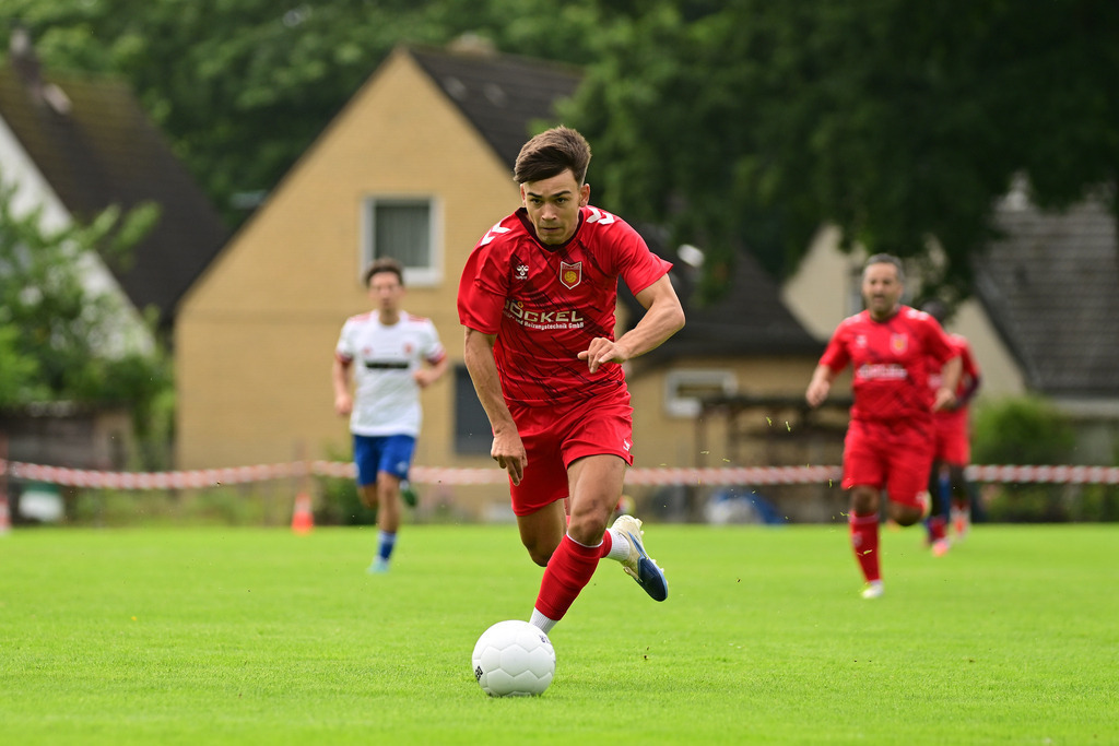 Fußball I Herren I Saison 2025-2026 I Oberliga I 1. Spieltag I HT16 - Nikola Tesla | Der Sportfotograf. - Realisiert mit Pictrs.com