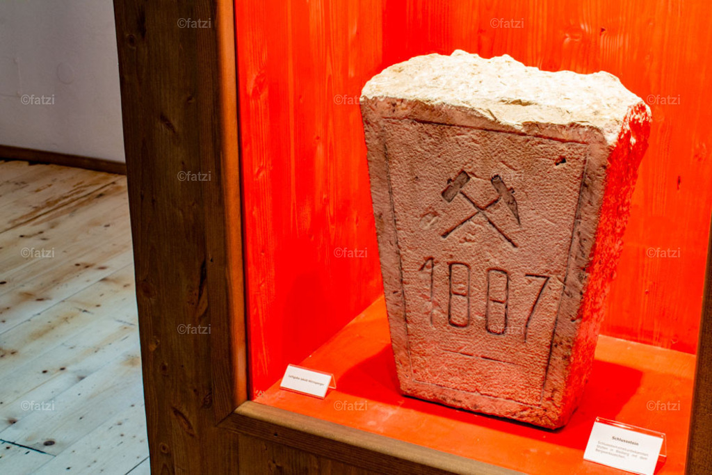 Bergbau-Museum Innen _fatzi_20230908-154024 | Fatzi Bilder-Archiv! 
Die Bilder sind für private Nutzung lizenzfrei. Die kommerzielle Nutzung ist möglich und erwünscht, jedoch bitte ich um vorherige Kontaktaufnahme per E-Mail (info@fatzi.at) oder unter +43 650 7828269 - Realisiert mit Pictrs.com