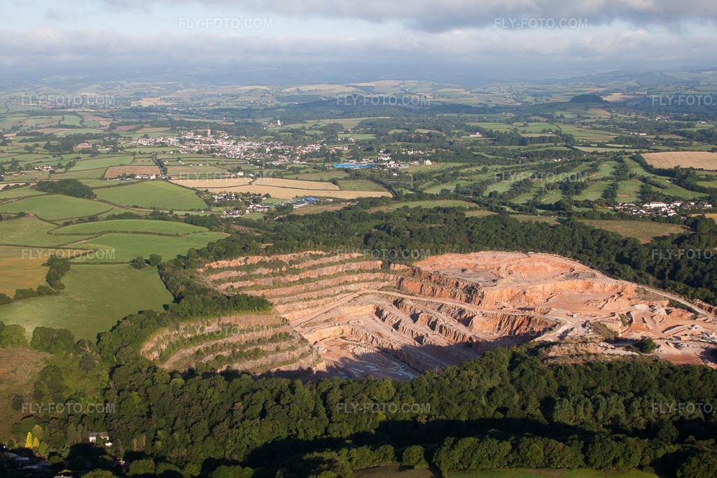 Aerial view: View of the town in Kingskerswell in the state England, Great Britain. – Photo: IMG_19711.jpg taken on 07/25/2009 by Werner Riehm/FLY-FOTO.com – Resolution of the original: 4752 x 3168 px