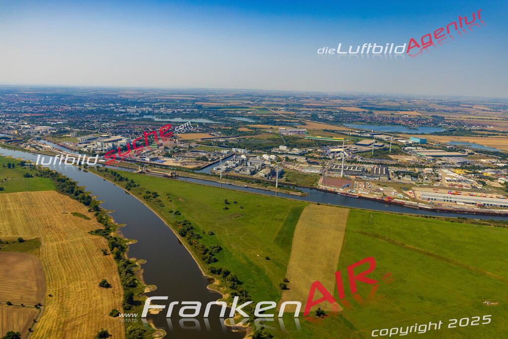 Hafen Magdeburg Bild- Das Luftbild wurde 2025 vom UL-Flugzeug heraus erstellt ( keine Drohne bzw. Drohnenaufnahme ) - Hochauflösende Luftaufnahme -Nicht vergleichbar mit Google Maps oder Satelittenbilder- Die Geschenkidee !Mit Lizenz und Bildrechte bestellbar - CC