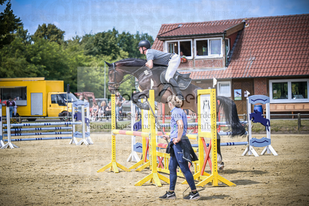 DOS_2645 | Entdecke hochwertige Reitturnierfotos von Foto Oger. Professionell, emotional und authentisch – jetzt Lieblingsmomente im Shop bestellen.Deutschlandweite Turnierfotografie. - Realisiert mit Pictrs.com