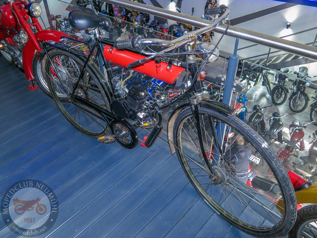 MopedmuseumNeumühl_151023_077 | Bildergalerie von Sport-Ereignissen aber auch von weiteren spannenden Dingen - nicht nur vom Niederrhein. In Anlehnung an den bekannten Spruch von Hanns Dieter Hüsch heißt das Motto: "Niederrhein ist überall".  - Realisiert mit Pictrs.com
