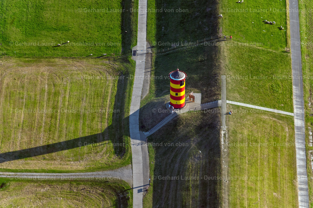 4038437 | KRUMMHöRN 07.08.2020 Leuchtturm als historisches Seefahrtzeichen " Pilsum Leuchtturm " in Krummhörn im Bundesland Niedersachsen, Deutschland. Weiterführende Informationen bei: Ostfriesland Tourismus GmbH. // Lighthouse as the historical nautical sign " Pilsum lighthouse " in Krummhorn in the state Lower Saxony, Germany. Further information at: Ostfriesland Tourismus GmbH. Foto: Gerhard Launer