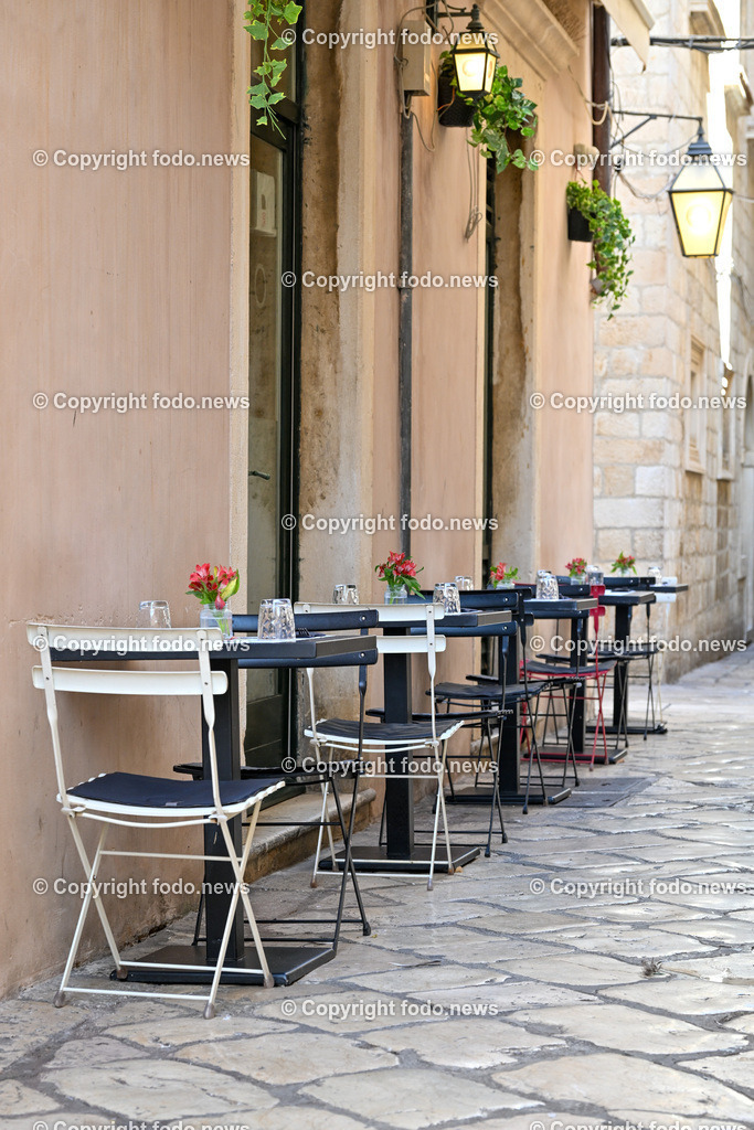 Kroatien_ Dubrovnik_ 11.10.2023-216 | 11.10.2023, Kroatien, HRV, Dubrovnik im Bild Gastronomie, Tourismus, Touristen, Sehenswuerdigkeiten, Stadtansichten



eine Stadt im suedlichen Kroatien an der Adriakueste in der Gespannschaft Dubrovnik-Nereveta. Die Altstadt wurde im Jahr 1979 von der UNESCO in die Liste des Weltkulturerbes aufgenommen.