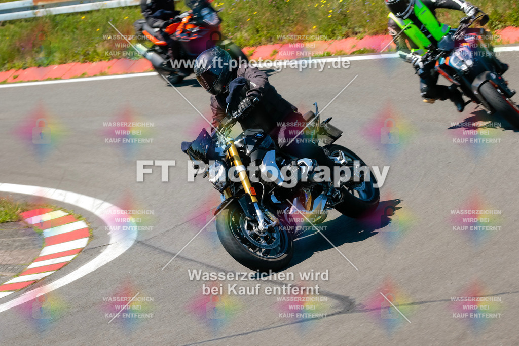 Moto-TeamOBK-22141 | Hier findet Ihr Bilder von Touristenfahrten auf der Nürburgring Nordschleife oder von anderen Veranstaltungen die ich besucht habe. Viel Spass beim Durch Schauen 