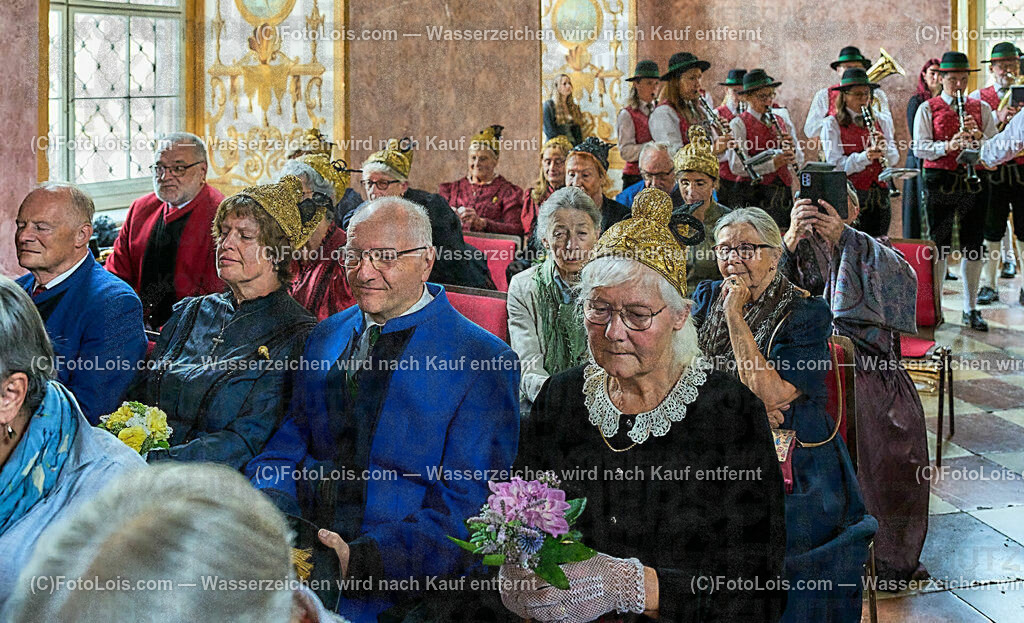 ALP0123_XXXIX_Chopin-Festival_Goldhaubengruppe Lackenhof | (C)FotoLois.com, Alois Spandl, XXXIX. internationales CHOPIN-Festival in der Kartause Gaming, Eröffnung des Festivals mit Einmarsch der Goldhaubengruppe Lackenhof mit der Musikkapelle Gaming sowie den Ehrengästen und Eröffnungsansprachen in der Barockbibliothek, Fr 4. August 2023.