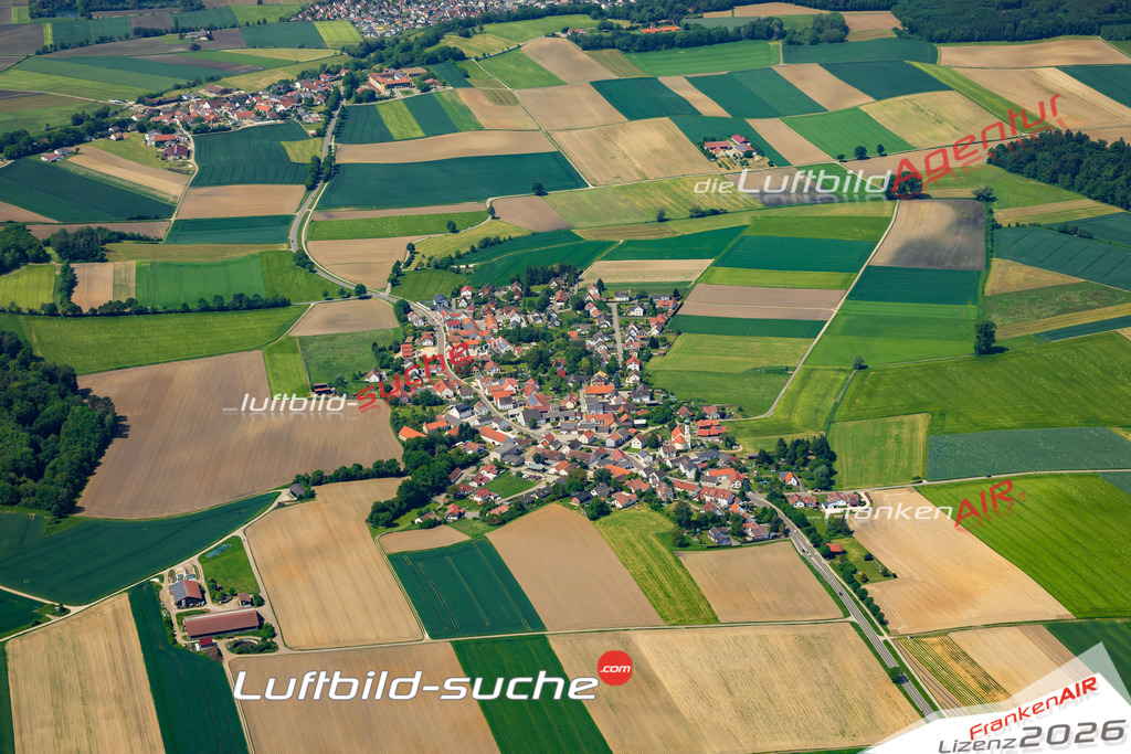 Das Luftbild zeigt Aulzhausen Affing - Die Luftaufnahme wurde 2023 vom UL-Flugzeug aus erstellt ( keine Drohne ) - Hochauflösende Luftaufnahme - Für grossformatige Ausdrucke geeignet. Die Geschenkidee !Mit Lizenz und Bildrechte bestellbar