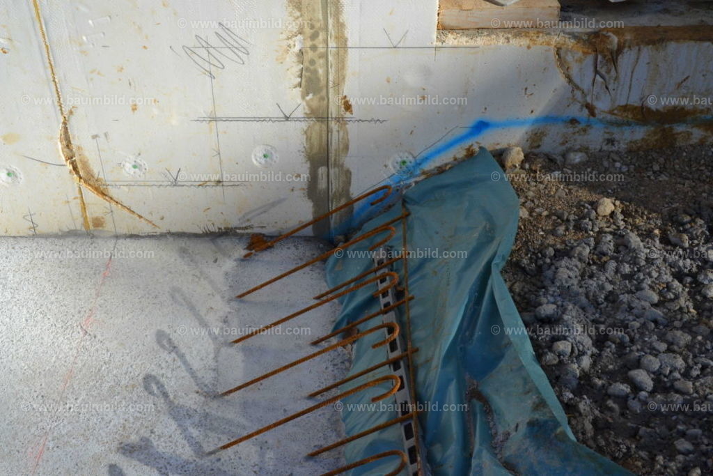 bib-lg04-betonarbeiten-0438 | Nach LV-Leistungsgruppen sortierte Detailfotos über den Bau eines Hauses. Alle Hausbau-Bilder direkt vom Urheber und Autor der Website Haus-Selber-Bauen.com