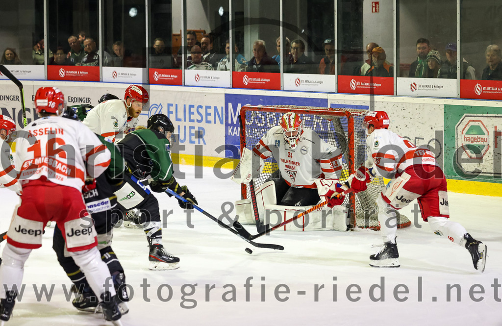 2023-03-19_129_TSV_Erding_gegen_TEV_Miesbach | Erding, Deutschland, 19.03.2023:
Eishockey, Bayernliga Playoffs 2022 / 2023, Halbfinale, TSV Erding gegen TEV Miesbach, Endergebnis: 

Michael Franz (Erding Gladiators, #13), Timon Ewert (TEV Miesbach, #34), Andreas Nowak (TEV Miesbach, #96)

Foto: Christian Riedel / fotografie-riedel.net