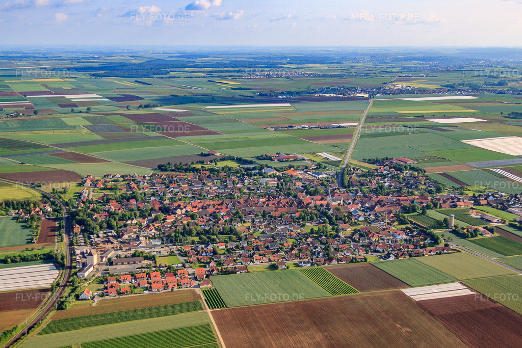 Luftbild: Ortsansicht aus Norden in Bergtheim im Bundesland Bayern in Deutschland. Foto: IMG_66197.jpg vom 30.05.2014 durch Werner Riehm/FLY-FOTO.de