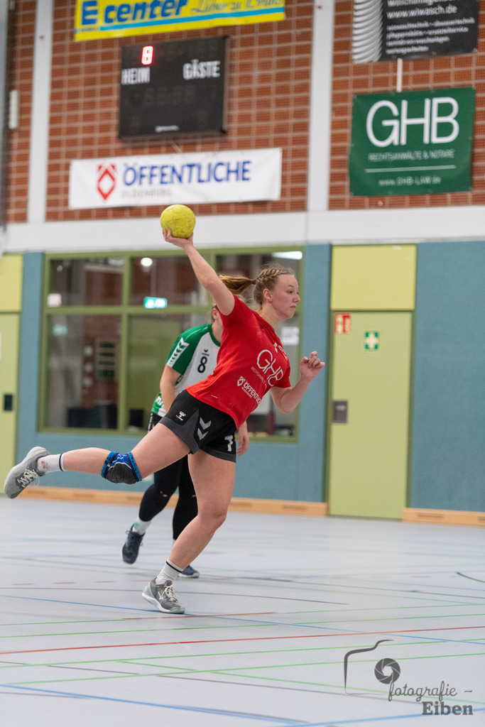 SG FriPe-TV Neerstedt | Oberliga Frauen; SG FriPe (rot)-TV Neerstedt (weiß) am 04.02.2023; in Petersfehn (Sporthalle Im Schulpacken), Photo: Philip Eiben 2023 - Realisiert mit Pictrs.com