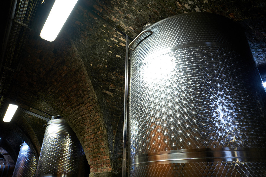 Stift Klosterneuburg | Niederösterreich, Austria - August 31, 2021; Stift Klosterneuburg; hohe Edelstahltanks im Weinkeller. - Realisiert mit Pictrs.com