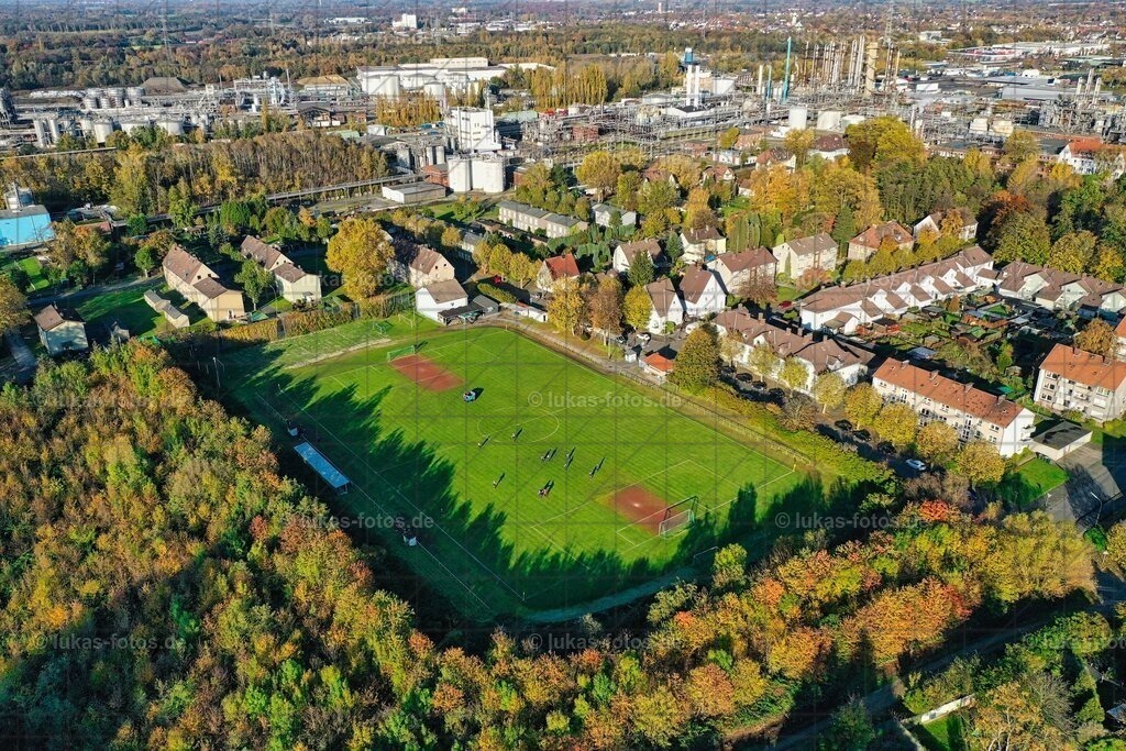 Luftbild ehemaliges Waldstadion des VfR Rauxel in Castrop | Luftbild ehemaliges Waldstadion des VfR Rauxel - Realisiert mit Pictrs.com
