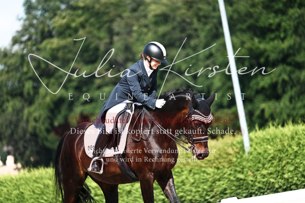 DSC_3340 | Pferde- und Turnierfotografie in Westsachsen. Pferdeportraits, Auftragszeichnungen und intuitive Kunst.