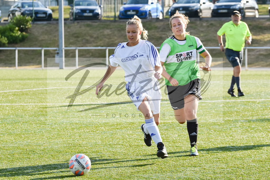 20180811_BORBEL_0020 | Fußball, Frauen:   beim Spiel der 1. Kreisklasse zwischen SG Borgloh/Kloster Oesede vs. SVC Belm-Powe am 11.08.2018 auf dem Kunstrasenplatz Borgloh in Borgloh, Deutschland.(Foto von Nico Paetzel) - Realisiert mit Pictrs.com