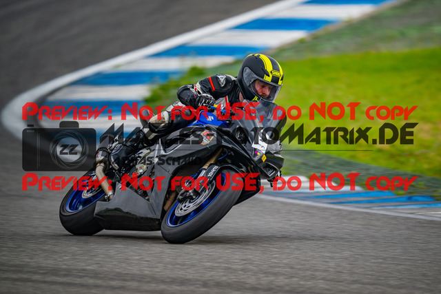 MaZZes_FotoMatrix_240702_6007705_3396 | GELB