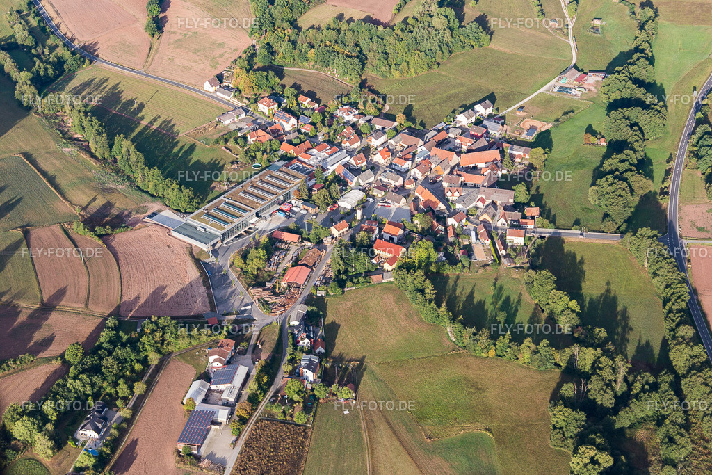 Ortsansicht | Luftbild: Ortsansicht im Ortsteil Untersteinach in Burgwindheim im Bundesland Bayern in Deutschland. Foto: IMG_111173.jpg vom 09.09.2018 durch Werner Riehm/FLY-FOTO.de - Realisiert mit Pictrs.com
