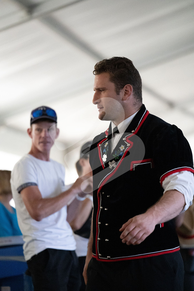 Rigi2025_3048 | Die Schwinger des Schwyzer Kantonalen Schwingerverbandes: Fotos, die Dynamik und Leidenschaft festhalten, sowie emotionale Momente aus dem traditionellen Schwingsport zeigen. - Realisiert mit Pictrs.com