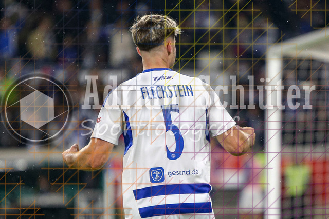 MSV Duisburg vs FC Hansa Rostock - 3. Liga | Duisburg, Deutschland, 03.10.25:   Tobias Fleckstein (MSV Duisburg) Torjubel, jubelt mit seiner Mannschaft nach dem Treffer zum 2:1 waehrend des Spiels der 3. Liga MSV Duisburg vs FC Hansa Rostock in der schauinsland-reisen-arena(Foto von Brauer-Fotoagentur / Adrian Schlueter)
