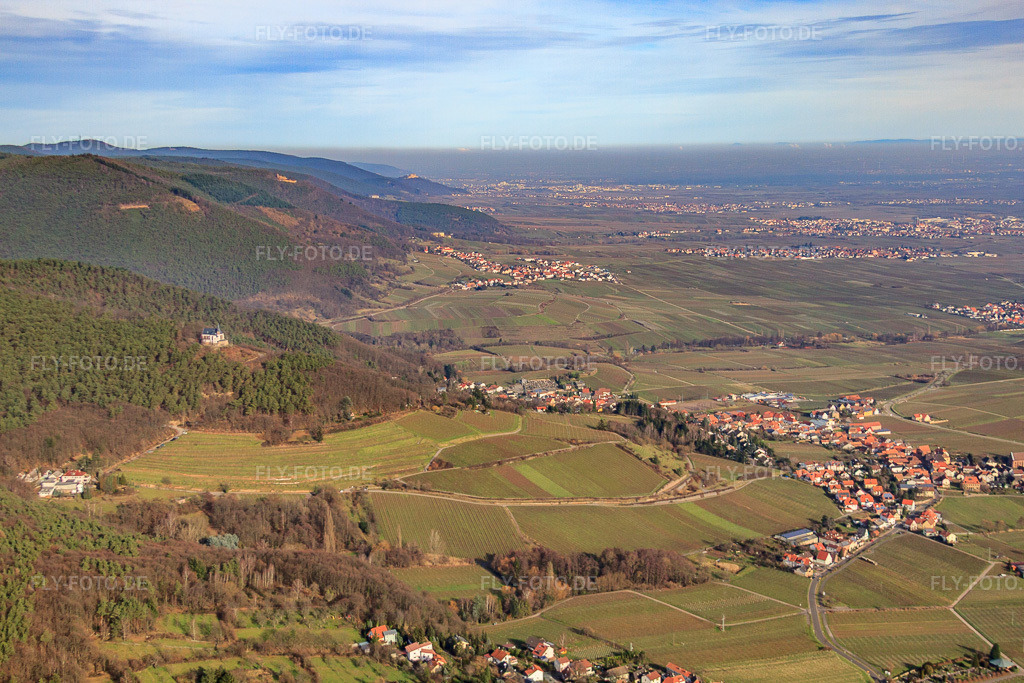 Luftbild: Winzerdorf unter der St. Anna Kapelle im Winter aus Südwesten in Burrweiler im Bundesland Rheinland-Pfalz in Deutschland. Foto: IMG_61630.jpg vom 18.01.2014 durch Werner Riehm/FLY-FOTO.de