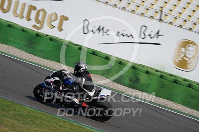 2022_05_10_PBK_32189 | Sportfotografie; SlowMotion; Video; Rennstrecke; Hafeneger; Speer; Racing; RSE; BMW; CBO; Trackday; Motorsportarena; Hockenheimring; Brno; Most; Barcelona; Valencia