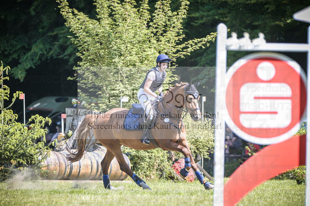 DOS_9557 | Entdecke hochwertige Reitturnierfotos von Foto Oger. Professionell, emotional und authentisch – jetzt Lieblingsmomente im Shop bestellen.Deutschlandweite Turnierfotografie. - Realisiert mit Pictrs.com