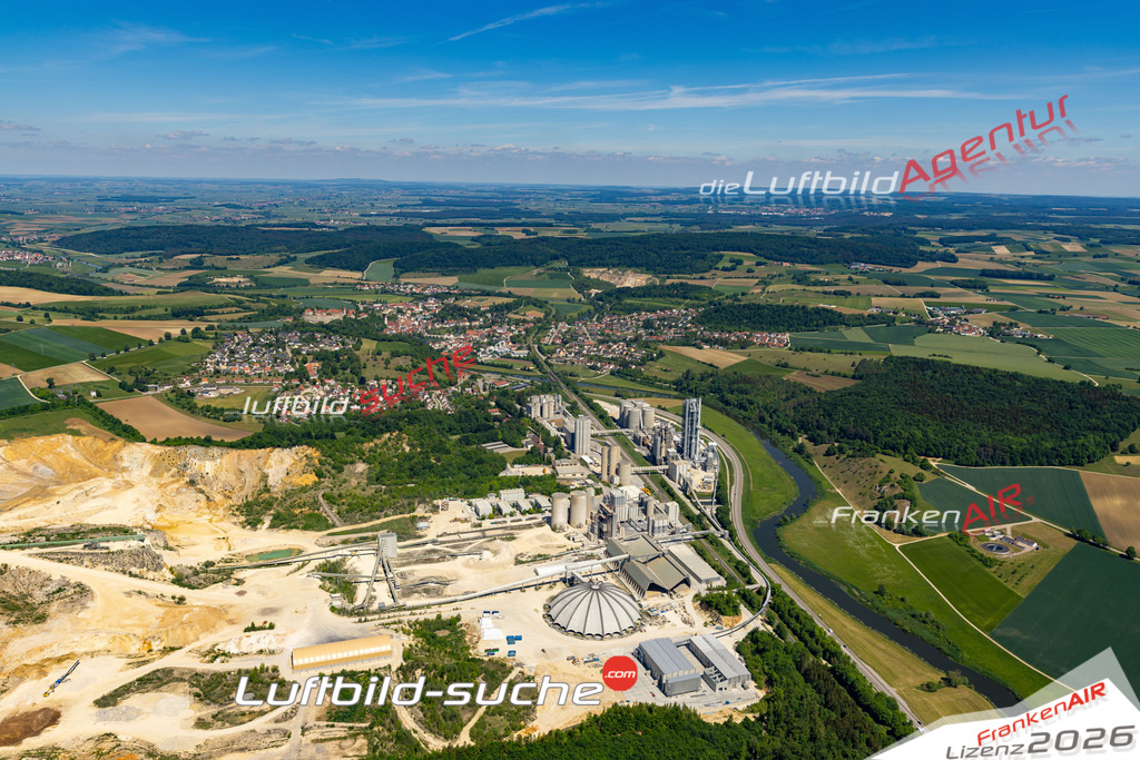 Die Luftaufnahme Gewerbegebiet - Harburg wurde 2022 vom Flugzeug aus (keine Drohne) erstellt. Hohe Auflösung -für große Poster und Wandbilder geeignet - Garantiert!