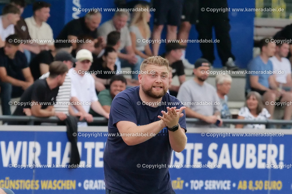 Fußball : Testspiel : SuS 09 Dinslaken - Schalke 04 U 19 am 25.07.2024 | Foto : Jochen Emde / www.kameradabei.de - Realisiert mit Pictrs.com