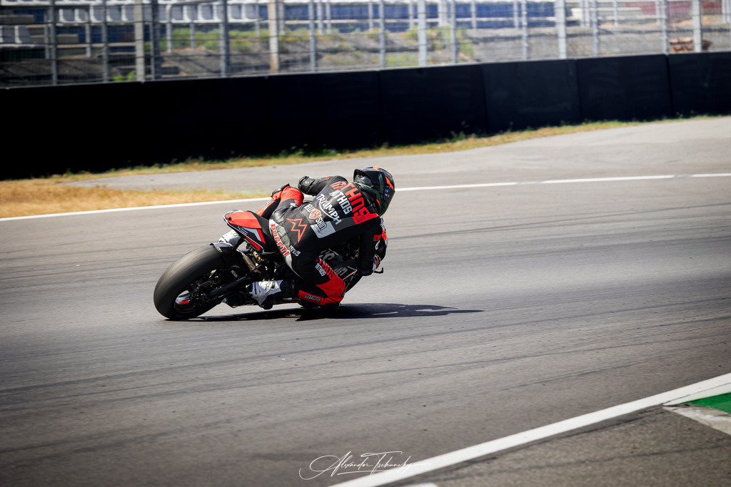 Ducati Trackday Hockenheimring 2026 | Entdecken Sie die faszinierende Welt von Alexander Tschuncky Arts: Kreative Fotografie, atemberaubende Automobilkunst und hochwertiger Bilderdruck. Lassen Sie sich inspirieren! - Realisiert mit Pictrs.com