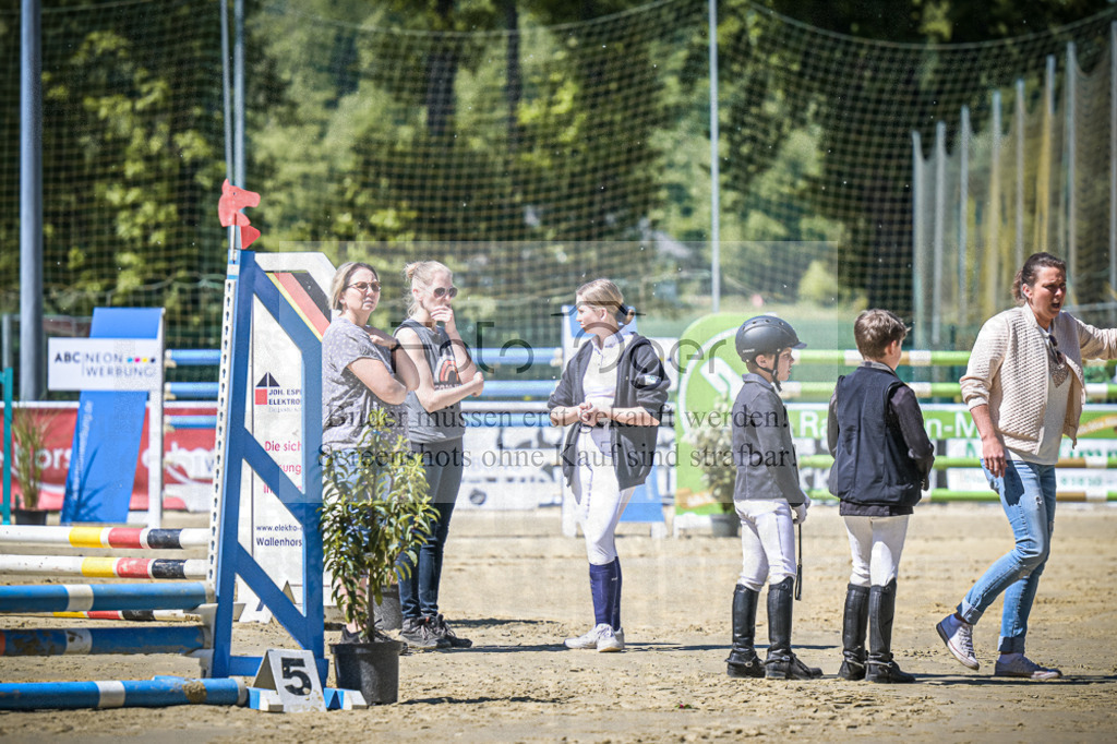DOS_9063 | Entdecke hochwertige Reitturnierfotos von Foto Oger. Professionell, emotional und authentisch – jetzt Lieblingsmomente im Shop bestellen.Deutschlandweite Turnierfotografie. - Realisiert mit Pictrs.com
