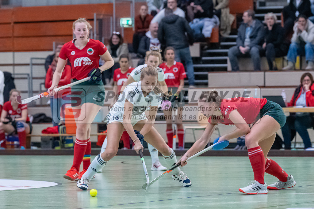 HK_20221126_101742 | 1. Bundesliga ( Halle ) Damen Crefelder HTC - Düsseldorfer HC am 27.11.2022 Crefelder HTC, Krefeld , Sophia Schwabe ( Düsseldorfer HC #18 )