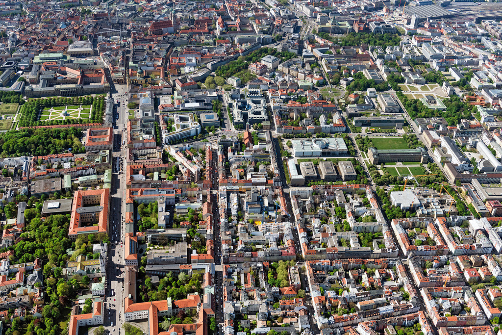 dr__0062841.jpg | MüNCHEN 29.04.2025 Stadtansicht des Innenstadtbereiches am Museumsviertel an der Barer Straße, Gabelsbergerstraße in München im Bundesland Bayern, Deutschland. // City view on down town at the Museum Quarter on street Barer Strasse, Gabelsbergerstrasse in the district Maxvorstadt in Munich in the state Bavaria, Germany. Foto: Daniel Reiter