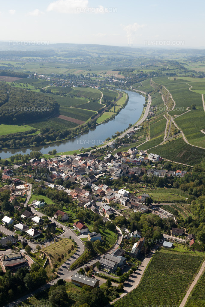 Aerial view: View of the town in Wormeldange in the state Greiwemaacher, Luxembourg.Photo: IMG_33688.jpg taken on 09/11/2010 by Werner Riehm/FLY-FOTO.comResolution of the original: 3168 x 4752 px