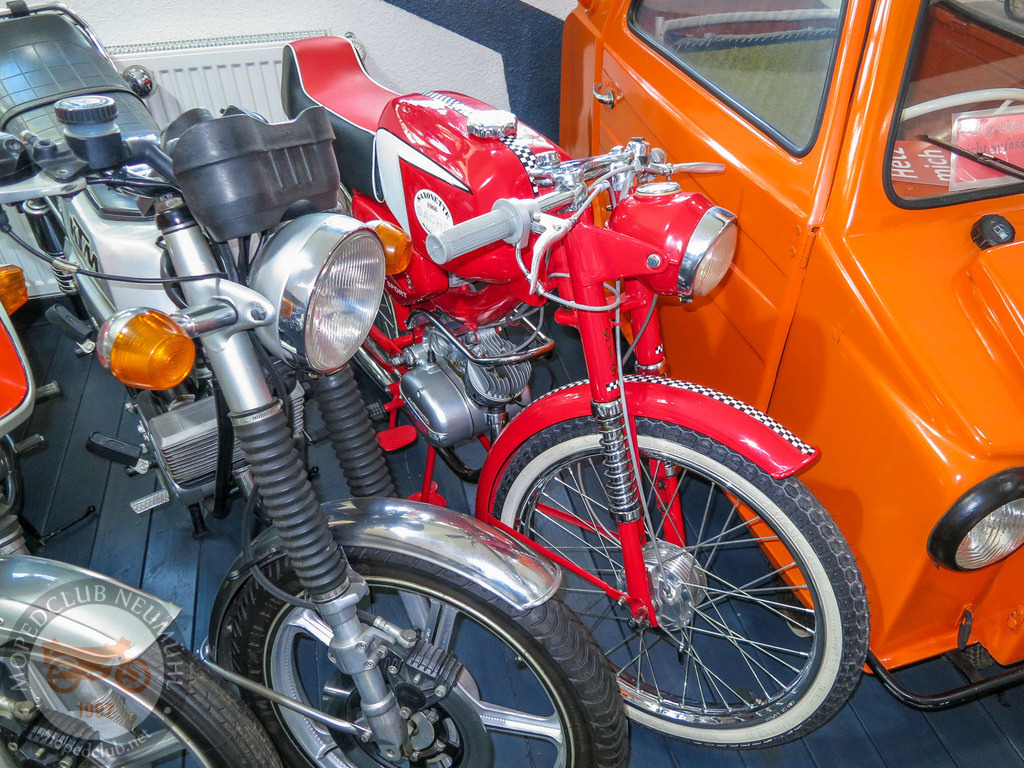 MopedmuseumNeumühl_151023_046 | Bildergalerie von Sport-Ereignissen aber auch von weiteren spannenden Dingen - nicht nur vom Niederrhein. In Anlehnung an den bekannten Spruch von Hanns Dieter Hüsch heißt das Motto: "Niederrhein ist überall".  - Realisiert mit Pictrs.com