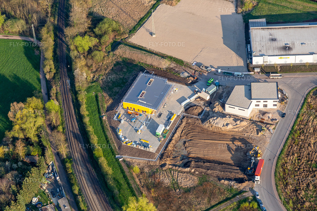 Luftbild: DPDHL ZSP Kandel in Kandel im Bundesland Rheinland-Pfalz in Deutschland. Foto: IMG_126486.jpg vom 20.04.2021 durch Werner Riehm/FLY-FOTO.de