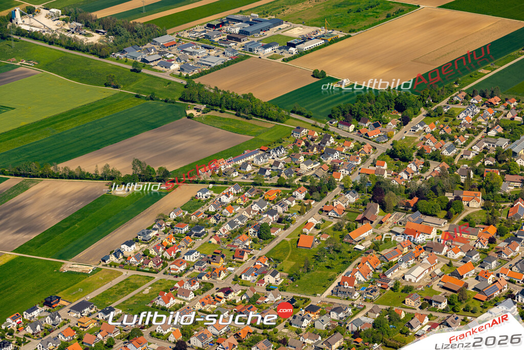 Das Luftbild zeigt :  Wehringen - Die Luftaufnahme wurde 2024 vom UL-Flugzeug aus erstellt ( keine Drohne ) - Hochauflösende Luftaufnahme - Für grossformatige Ausdrucke geeignet. Die Geschenkidee !Mit Lizenz und Bildrechte bestellbar