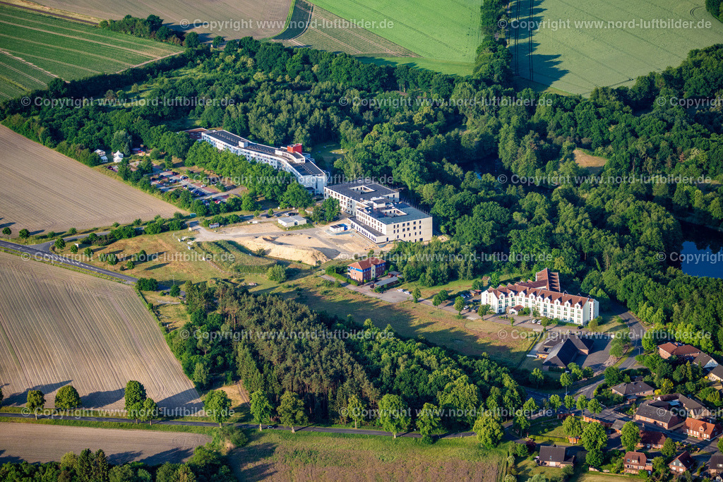 Bad_Bodenteich_Mediclin_Seepark_Klinik_ELS_0045050623 | BAD BODENTEICH 05.06.2023 Baustelle für einen Erweiterungs- Neubau auf dem Klinikgelände des Krankenhauses " MEDICLIN Seepark Klinik " an der Sebastian-Kneipp-Straße in Bad Bodenteich im Bundesland Niedersachsen, Deutschland. // Construction site for a new extension to the hospital grounds " MEDICLIN Seepark Klinik " on street Sebastian-Kneipp-Strasse in Bad Bodenteich in the state Lower Saxony, Germany. Foto: Martin Elsen